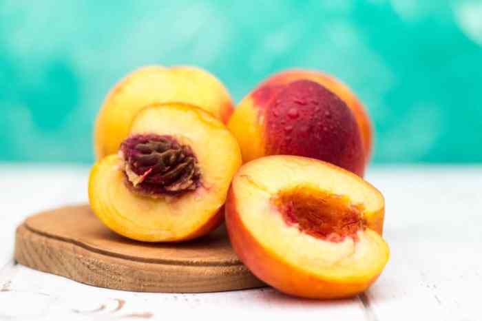 How and when to plant a peach seed